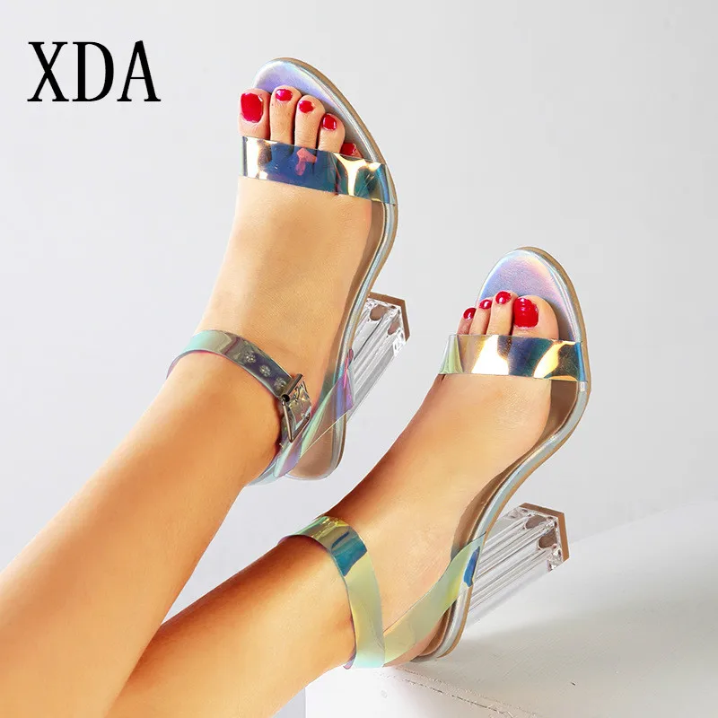 XDA 2019 из плексигласа прозрачный Коренастый сандалии на каблуке ПВХ ремнях милые Лоскутные свадебные туфли