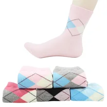 Новые модные женские Носки ярких цветов в трубке Хлопковые женские Носки универсальные повседневные милые теплые носки для женщин 20 шт = 10 пар/лот