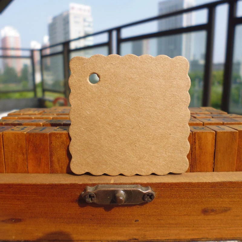 

100pcs Square Shape Kraft Paper Hang Tag Wedding Party Gift Tag DIY Cards Price Label Tag Hemp String Included 4.5X4.5cm