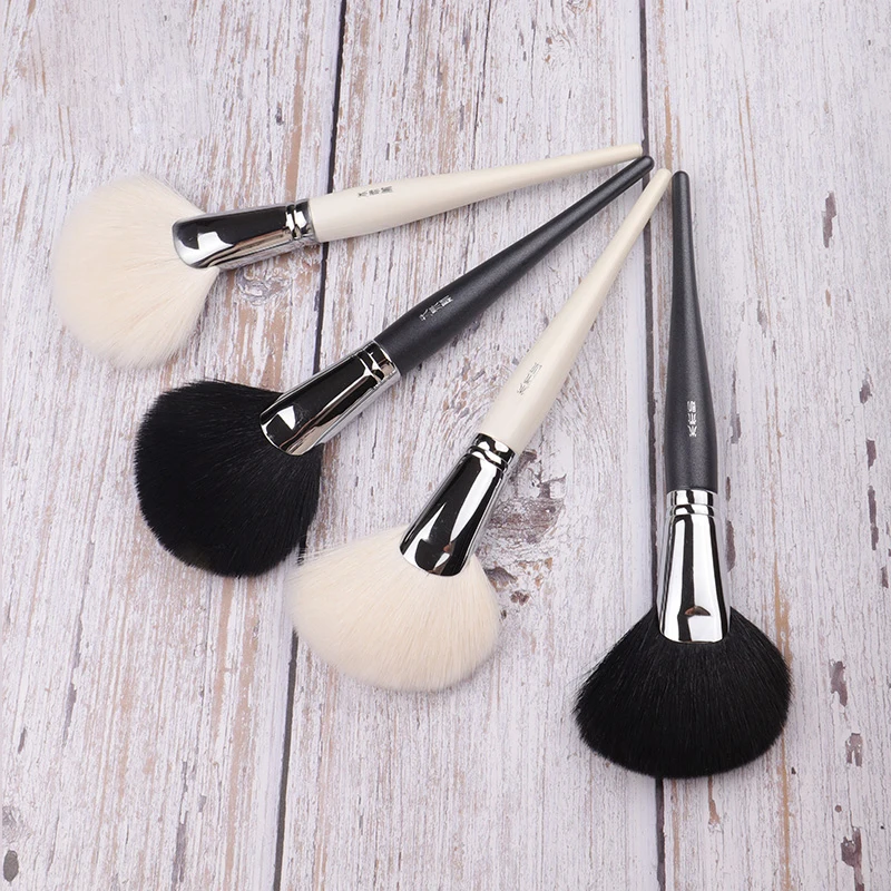 My Destiny Professional Fan Brush _ 2