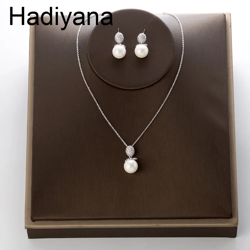 

Hadiyana 2018 Noble Lady Micro Inlaid Pendant Earrings Set Simple Pearl AAA Cubic Zirconia Necklace Party Jewelry Gift TZ8094