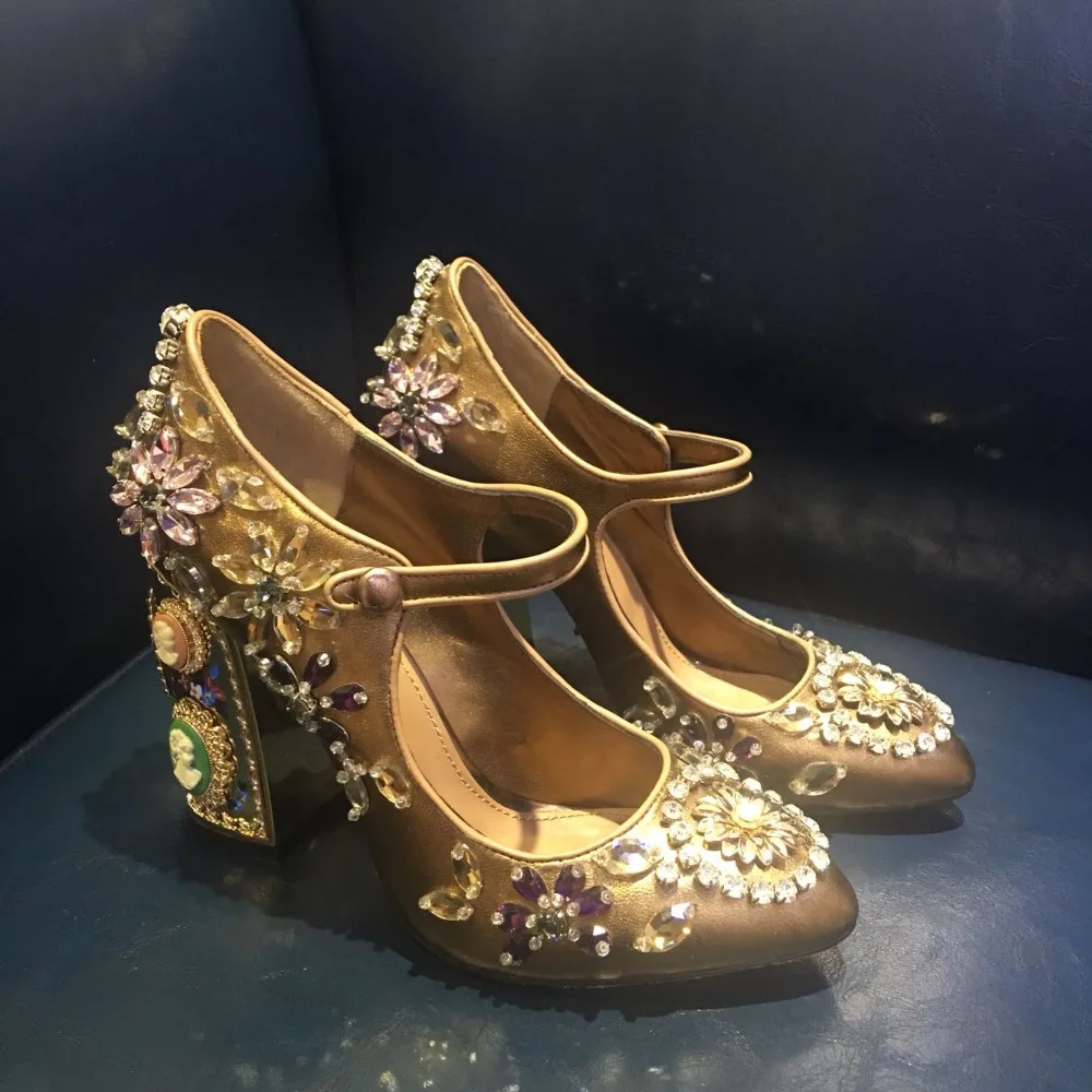 обувь в восточном стиле. черевички обувь всу. червонные черевички. черевички близ диканьки. черевички обувь женская.