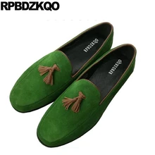 Роскошная обувь без шнуровки в британском стиле; модные черные туфли из нубука с кисточками; Цвет зеленый; высококачественные мужские дизайнерские кожаные лоферы из натуральной замши