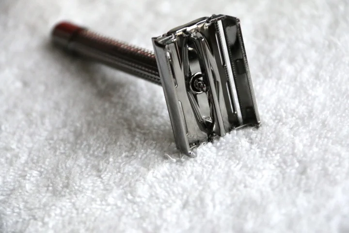 Франк бритья-длинная ручка Double Edge Детская безопасность Бритвы темно-серый цвет+ Бесплатный лезвие+# fs-9306cl