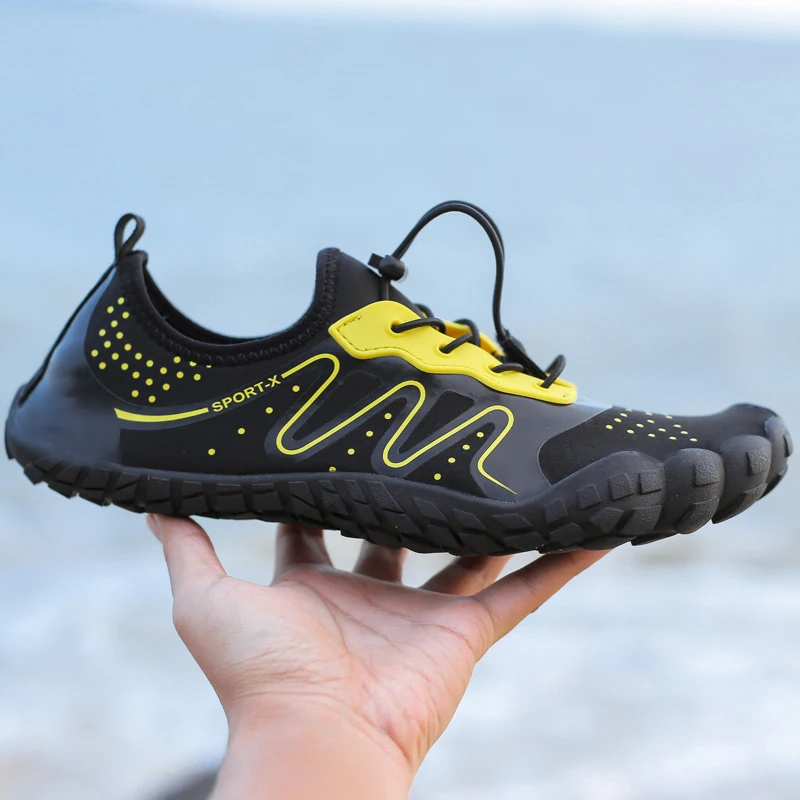 رياضية الرجال النساء الأحذية الرياضية الأحذية المنبع الغوص السباحة مفرغة بيرفوت shoeFive أصابع ملصقات الجلد لينة حذاء 8026