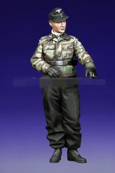 

1/35 Resin Figure Model Kits WW2 German Panzer Commander Unassembled unpainted