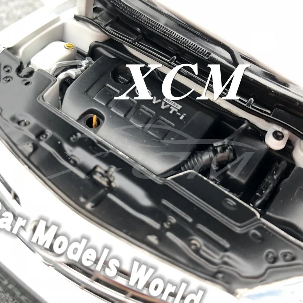 Литая под давлением модель автомобиля для старого Corolla 1:18 (белый) + маленький