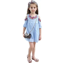 

Baby girl dress spring and summer Korean version of the new girl cotton jacquard leak shoulder dress cartoon print lipstick 3-9y