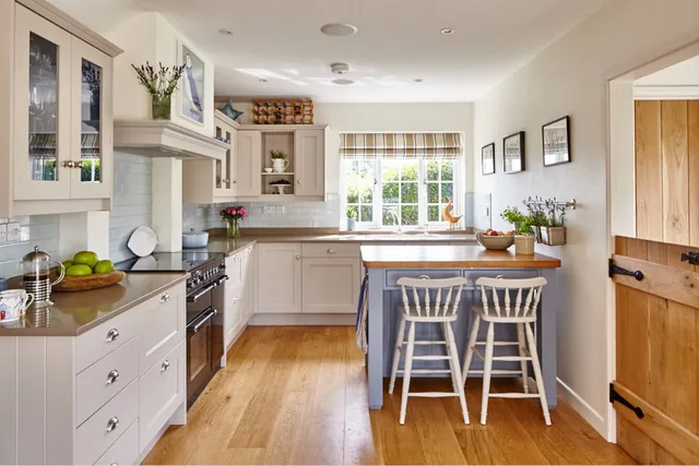 Special Price 2017 solid wood kitchen cabinets hot sales cheap priced customized-made traditional kitchen furnitures S1606103 Special Price 2017 solid wood kitchen cabinets hot sales cheap priced customized-made traditional kitchen furnitures S1606103