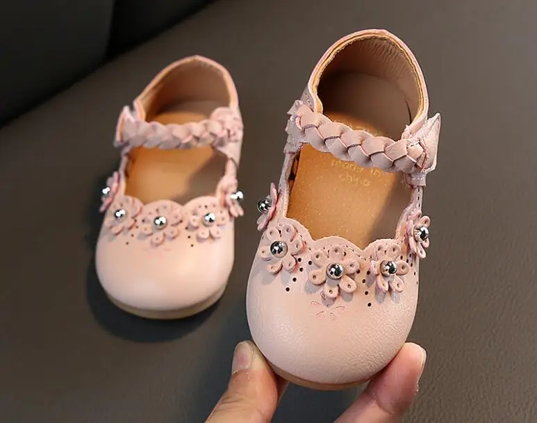 Весенняя новая стильная обувь для девочек с цветочным рисунком детская обувь с мягкой подошвой белая детская обувь для принцесс