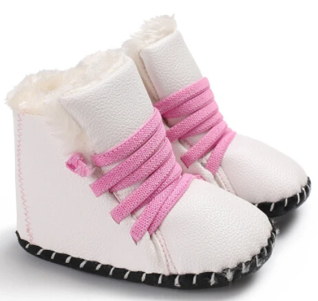 Милые плюшевые зимние сапоги для маленьких мальчиков и девочек; зимние шерстяные ботинки на меху; Теплая обувь на мягкой подошве для маленьких детей; мокасины; Prewalker - Цвет: Белый