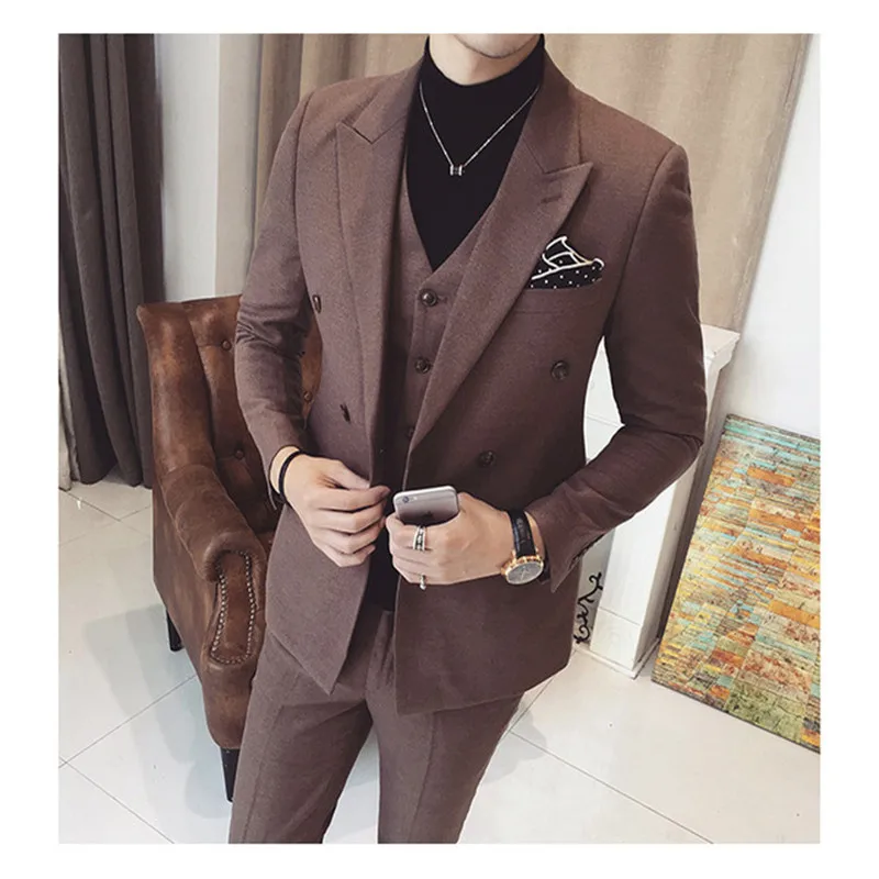 

Custom Made Latest Design Men Suits New Arrival Terno Masculino Bespoke Peaked Lapel Groom Tuxedos (Jacket+Pants+Vest) A020