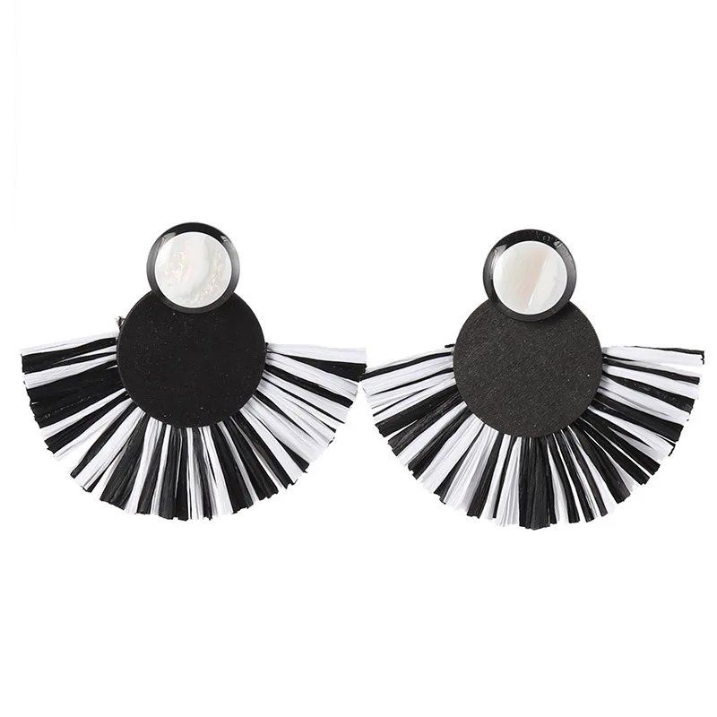 

Circle Black Wood Adhere Black and White Raffia Earrings Imitation Shell Resin Trendy Personalized Raffia Earrings for Woman