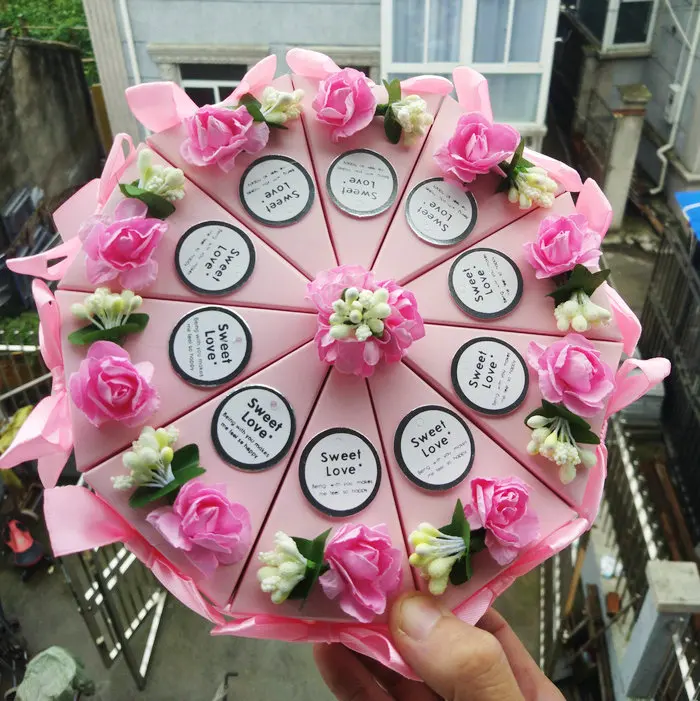 

Cake Shape Paper Candy Boxes with Flower Bowknot Ribbon for Romantic Wedding Favors Party Gift Boxes Holders Free Shipping