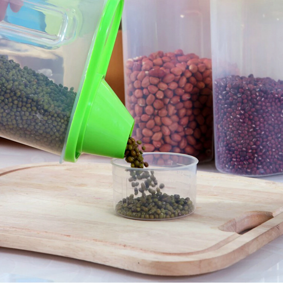 

HIPSTEEN 2.5L Kitchen Storage Organizer Grain Storage Container Rice Box Cereal Bean Container Sealed Box with Measuring Cup