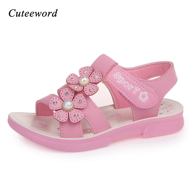 Сандалии с цветочным узором для девочек; детская обувь; Новинка года; Летние сандалии принцессы с бриллиантами для маленьких девочек; повседневная кожаная мягкая пляжная обувь