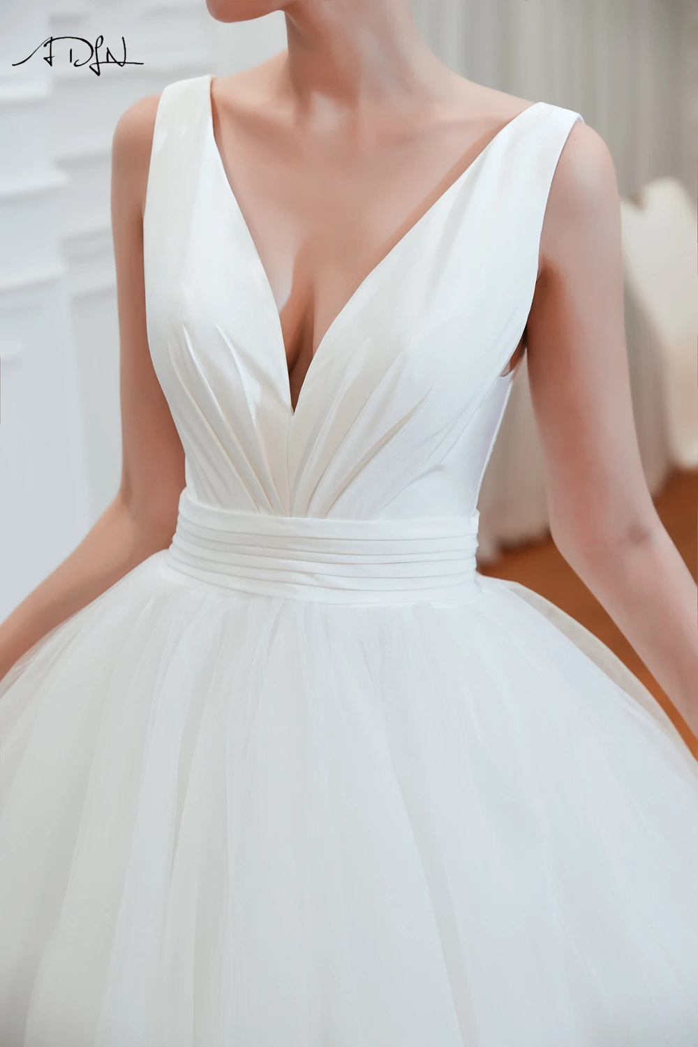 ADLN Простые Свадебные платья трапециевидной формы атласные свадебные платья с v-образным вырезом халат de Mariee шлейф мягкий тюль Принцесса белое платье невесты