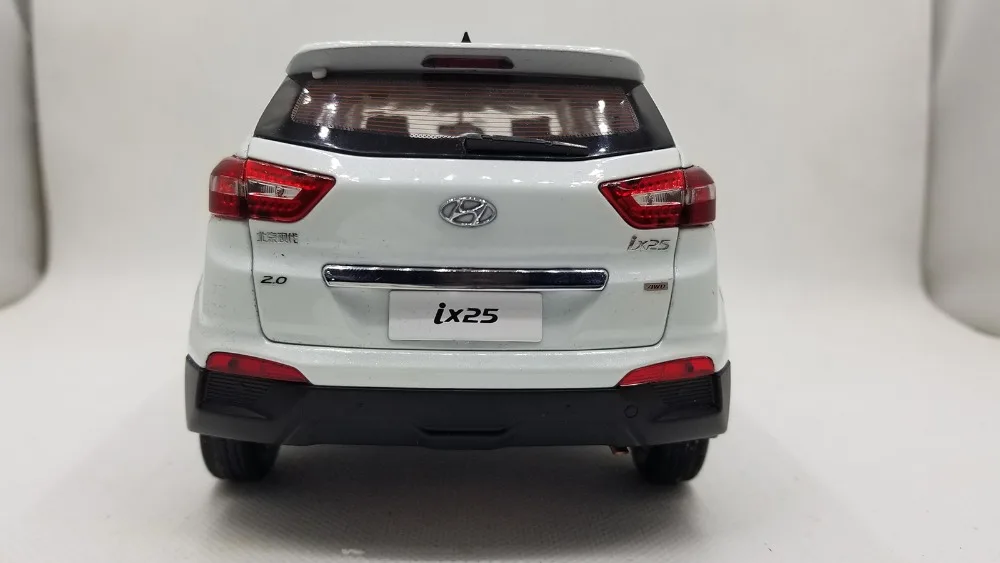 1:18 Модель литья под давлением для Hyundai IX25 2016 Белый внедорожник игрушечный