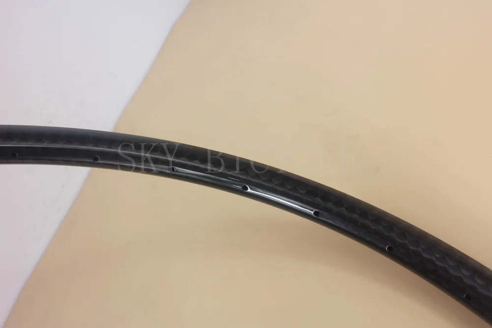 28 hole hookless bike circle