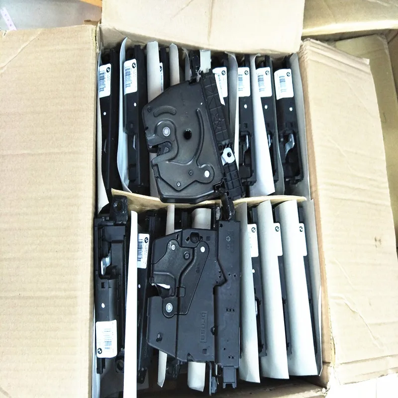 

Tail box cover lock machine Suitable for 5 Series F10 530LIb mw2009-2017 Trunk lock block Tail box cover lock Rear luggage lock