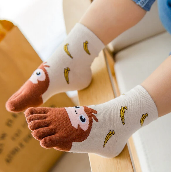 1 пара носков для маленьких мальчиков и девочек с рисунками животных, с пятью пальцами чулочно-носочные изделия для маленьких девочек, хлопковые эластичные теплые носки с мягкими носками - Цвет: B