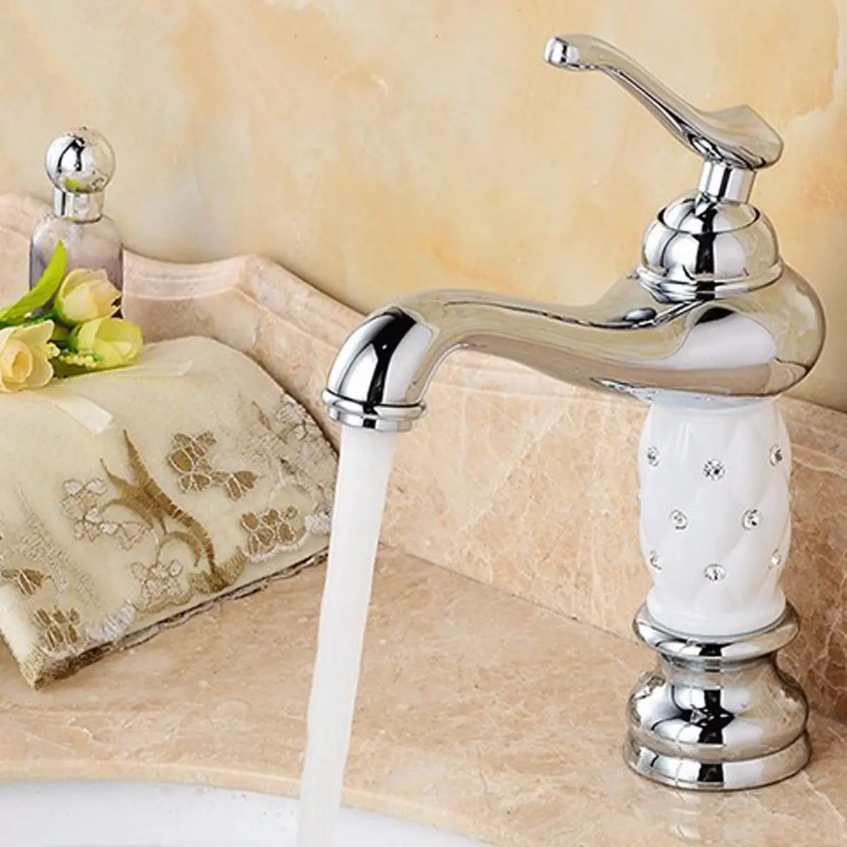 

Laundry Single Handle Basin Faucet Chrome Polished Home Bathroom Hot and Cold Water Sink Mix Tap With 50cm Hose