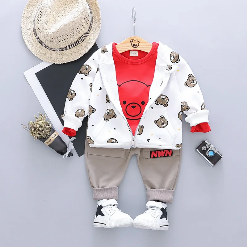 Детский весенне-осенний Модный комплект для мальчиков, повседневная спортивная одежда с рисунком медведя, хлопковый кардиган с длинными рукавами, комплект из трех предметов - Цвет: Белый