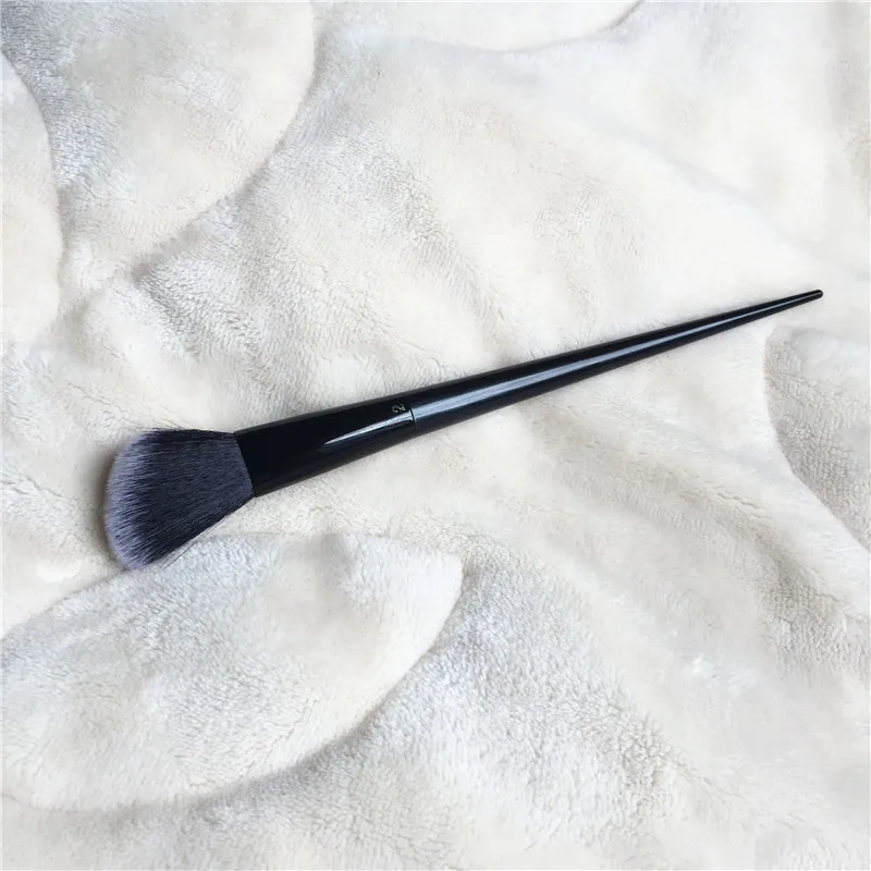 KVD Lock-It Angled Powder Blush Contour Brush #2 _ 2