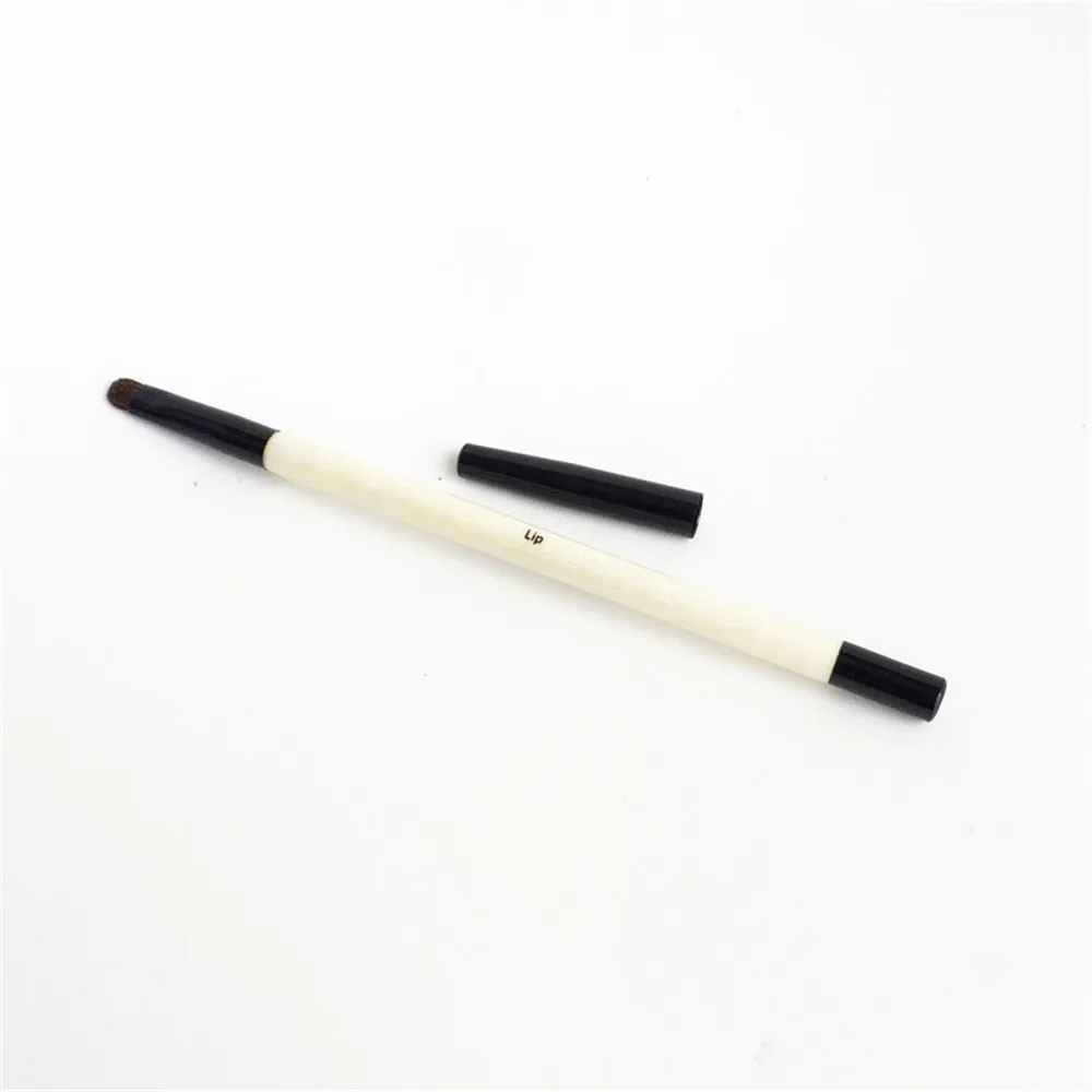 Bobbi Brown Lip Brush _ 1