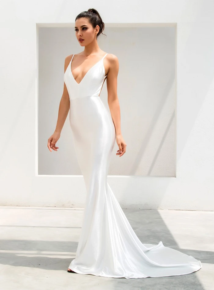 Love& Lemonade белое длинное платье с глубоким v-образным вырезом и открытой спиной LM1096