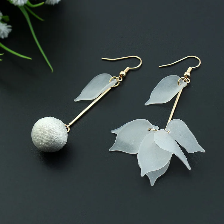 New Sweet Asymmetric Earrings European Women