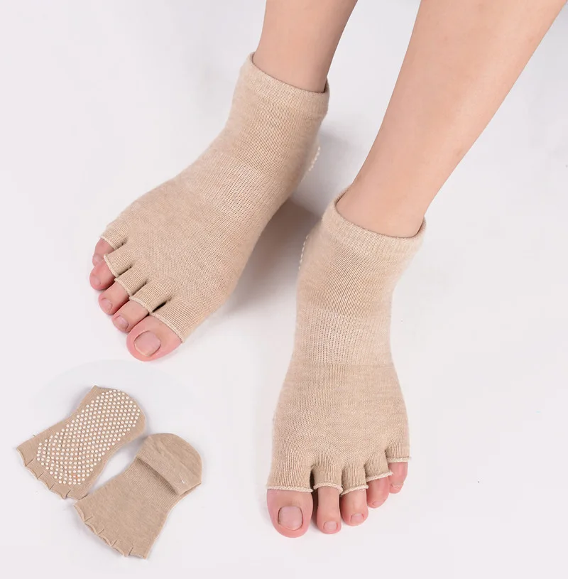 Women-Yoga-Socks-Half-Five-Fingers-Cotton-Half-Toe-Professional-Anti-Slip-Ladies-Ventilation-Pilates-Ankle-Grip-Durable-Open-Socks-SCL563 (3)