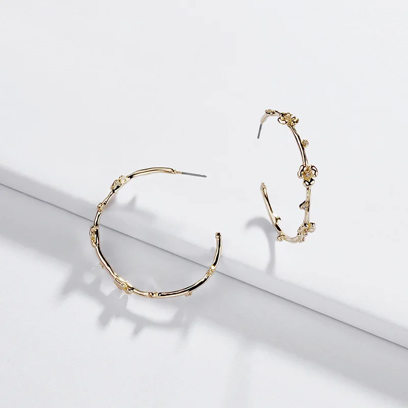 

WTLTC Gold Color Rose Flower Hoop Earrings for Women Simple Big Large Hoops Earrings Unique Plant Vine Circle Earrings Jewelry