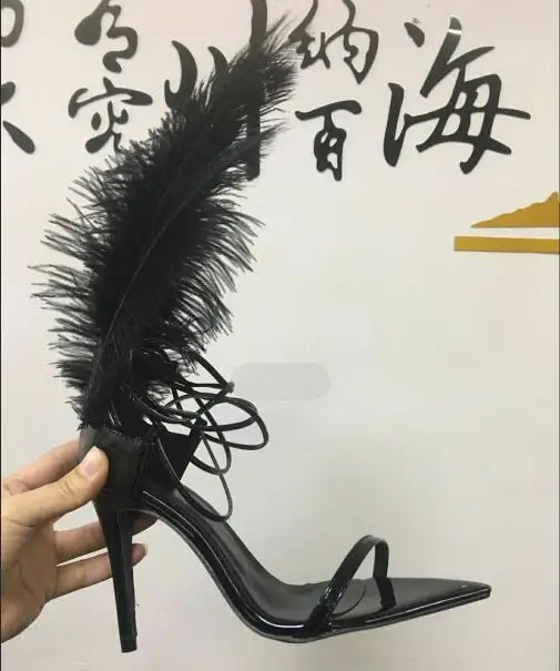 Г. черные, белые сандалии-гладиаторы с перьями женские туфли на высоком каблуке с открытым носком и перекрестными ремешками из страуса женская пикантная Свадебная обувь - Цвет: black patent leather