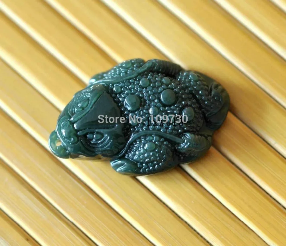 

Jewelr 003586 Chinese Hand-carved Authentic Natural Hetian Jade /Nephrite Rich Toad Pendant