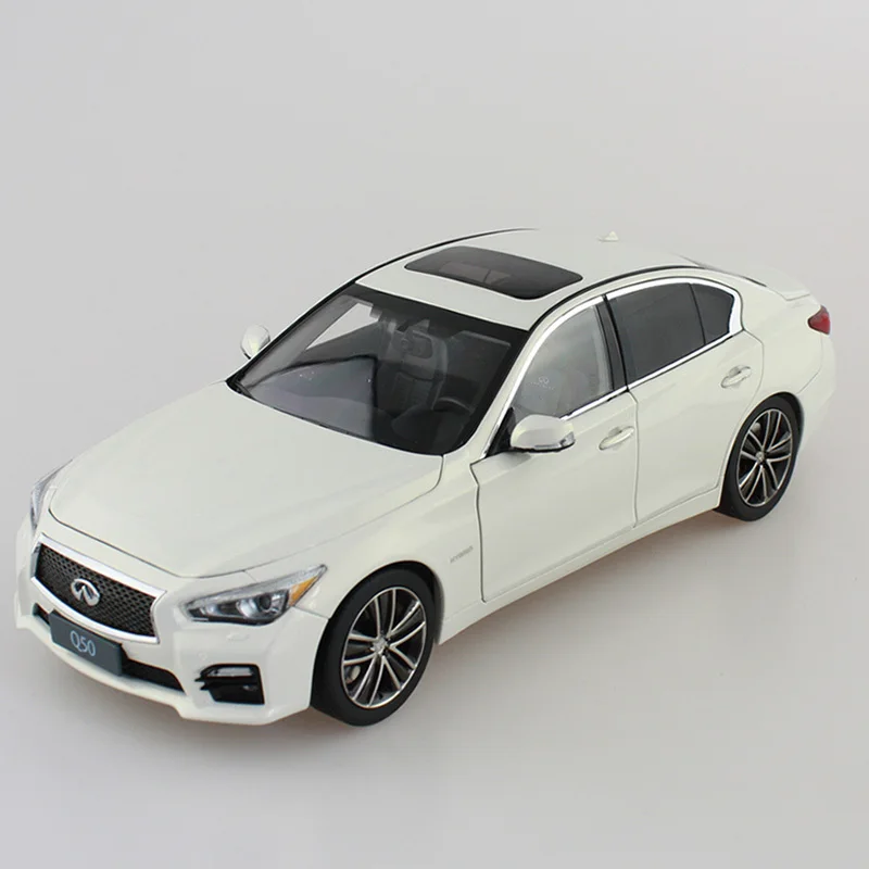 New 1/18 Infiniti Q50 Q50s 2015 White Diecast Model Cars Hot Selling Alloy Scale Models Limited Edition