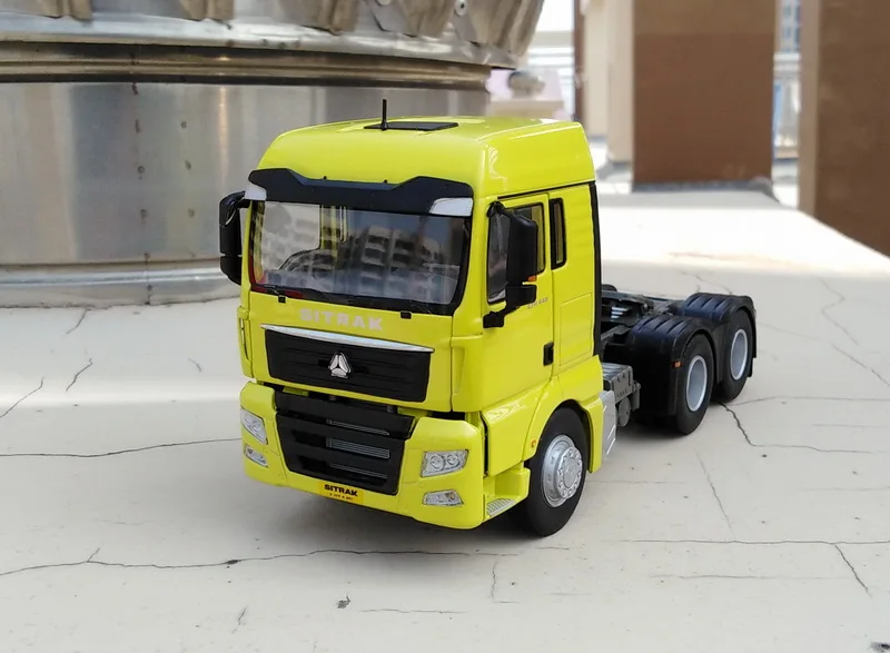 Изысканная модель из сплава 1:36 SinoTruk SITRAK C7H мужская литая игрушка для