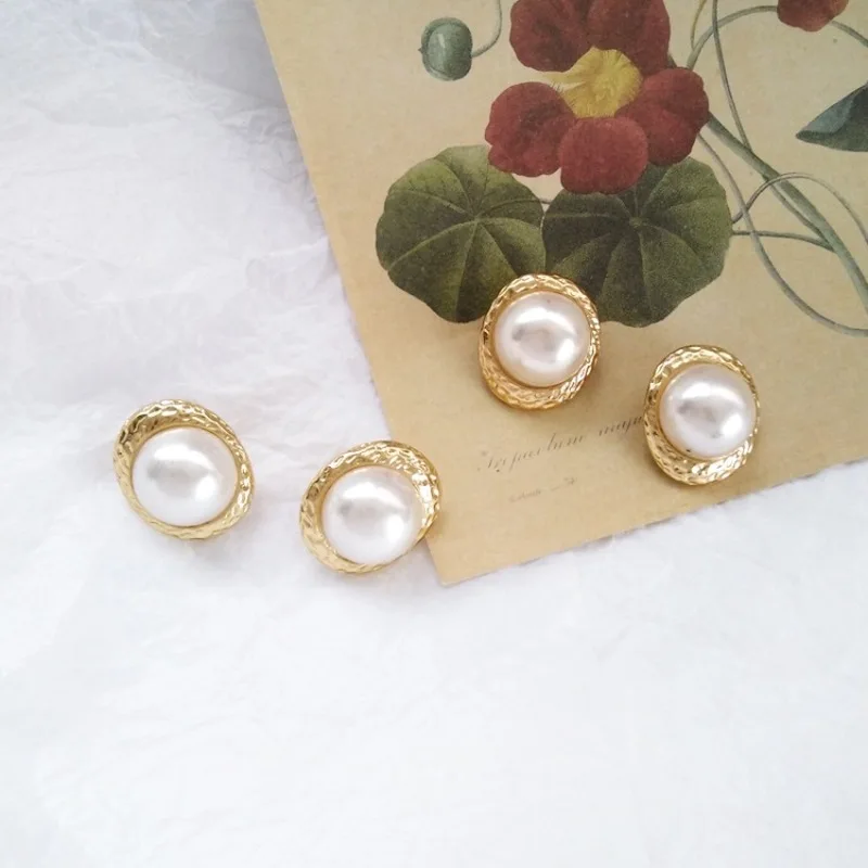 

Fashion Versatile Metal Texture Creative Geometric Imitation Pearl Earrings Exquisite Women Girl Temperament Ear Clips Jewelry