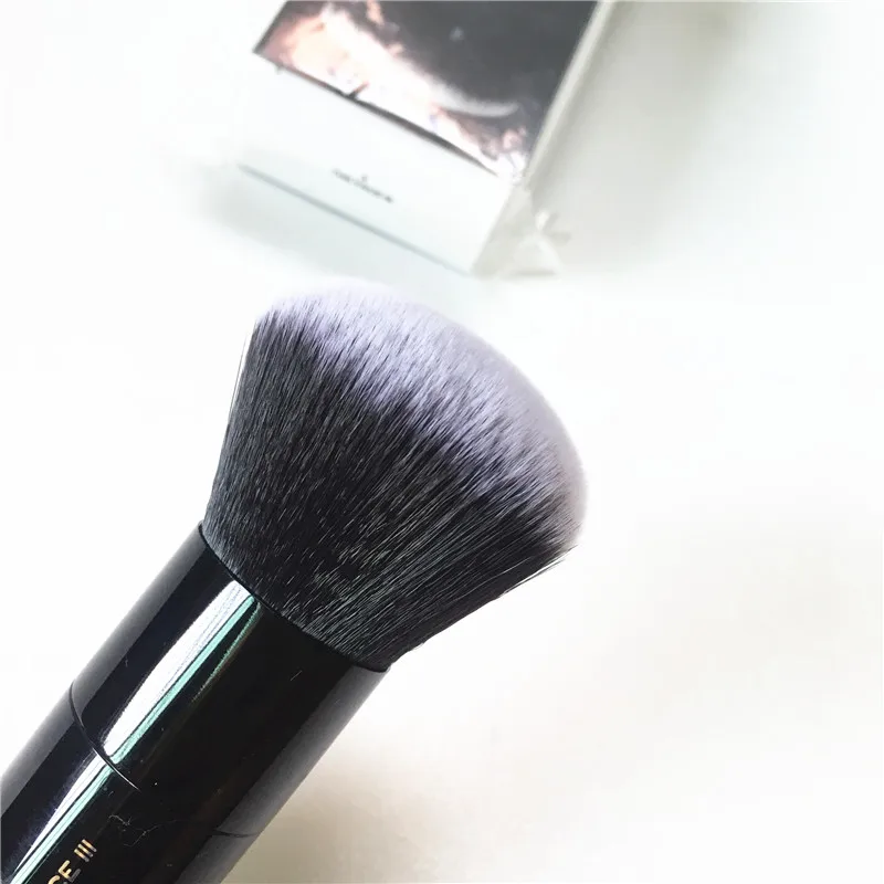 Marc Jacobs The Face III Buffing Foundation Brush _ 4