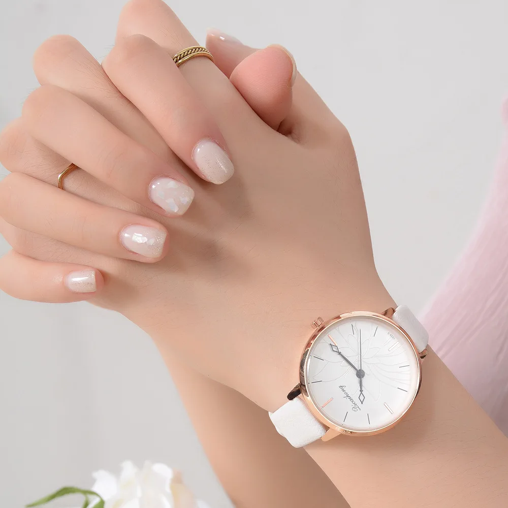 

2019 Casual New Watch Women Waterproof PU Leather Strap Ladies Wrist Watches Top Brand Bracelet Clock Relogio Feminino White