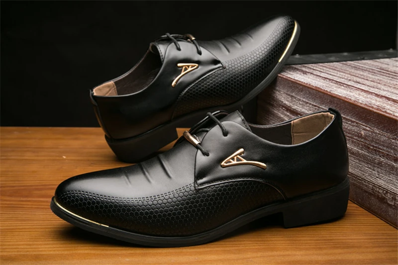 Новинка; Классические Мужские модельные туфли с острым носком; мужские черные свадебные туфли из лакированной кожи; оксфорды; официальная обувь; большие размеры 38-48