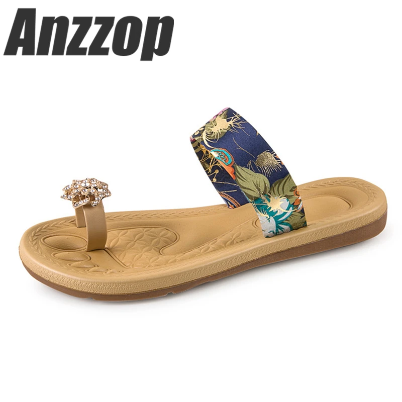 

2019 New Roman style sandals and slippers fashion small floral luxury rhinestone flat bottom flip flops brand design beach shoes