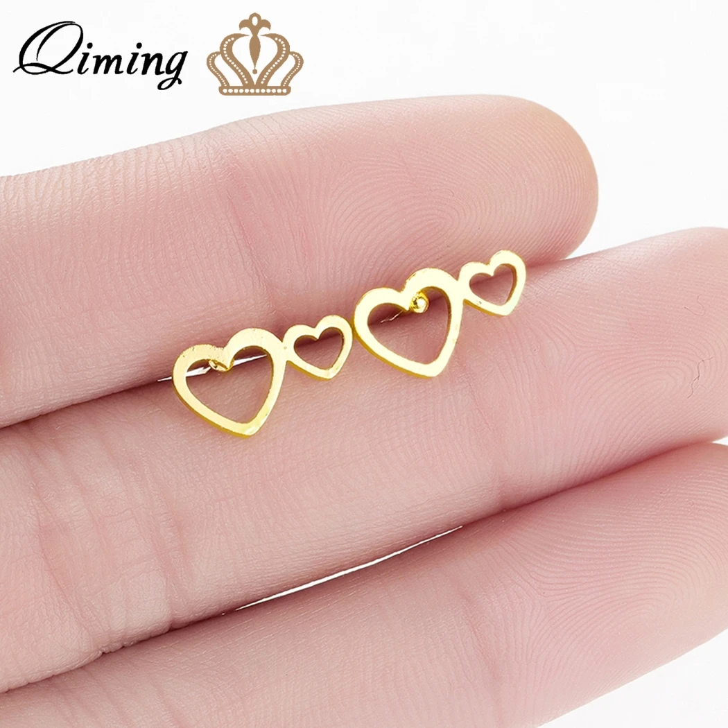 Женские серьги с двумя сердечками QIMING эффектные гвоздики золотистого цвета