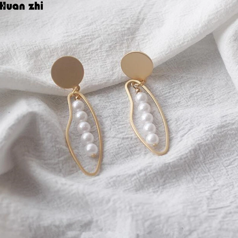 

HUANZHI 2019 Korea Vintage Gold Matte Metal Irregular Leaf Shape Pearl Beads Long Drop Earrings for Women Girl Party Gift