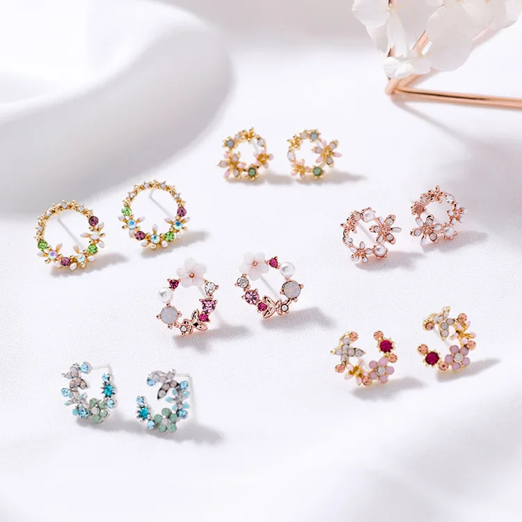 

2019 Korean New Colorful Rhinestone Wreath Stud Earrings For Women Sweet Flower Shell Small Cirlce Brincos Gift