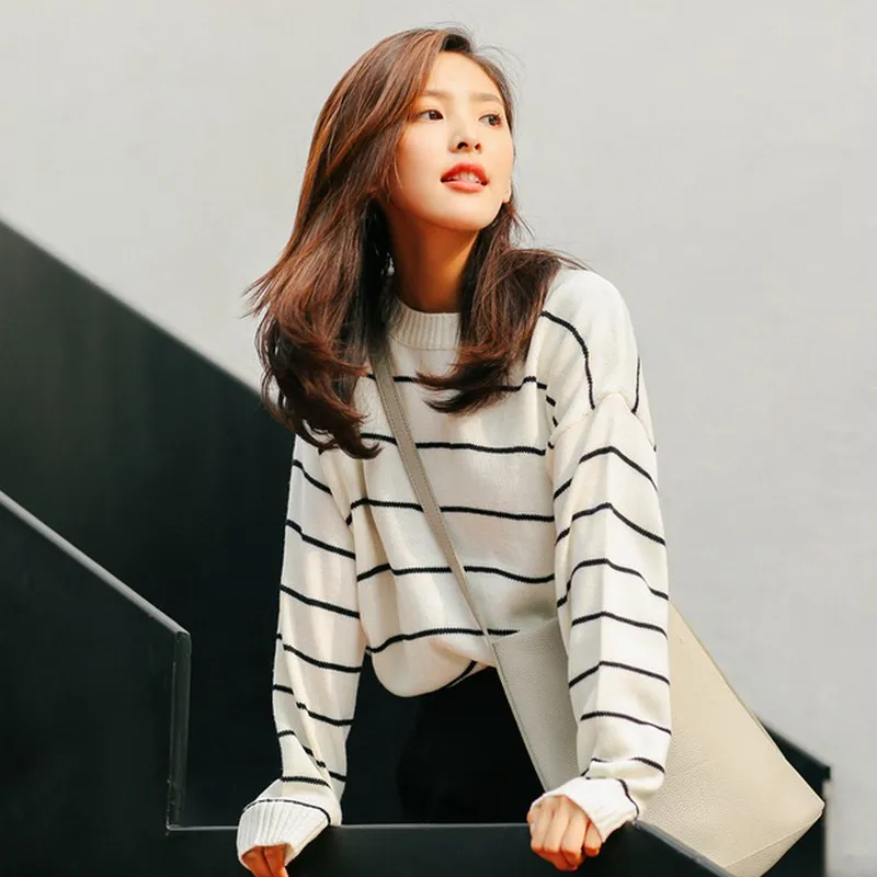 

2019 New Runway Fashion Sweaters Women O-Neck Knitted Pullover Tops Full Sleeve Autumn Female Tops Black White Striped