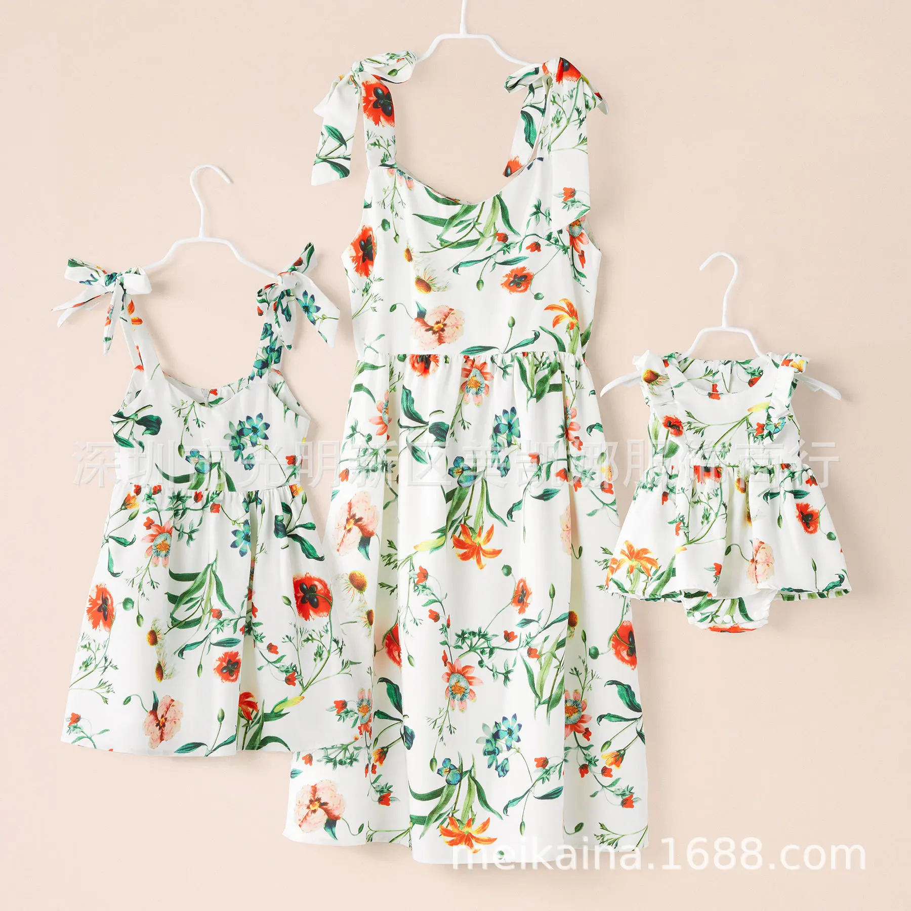 Г. Летнее семейное платье одинаковые комплекты для мамы и дочки, платья для девочек Одинаковая одежда для мамы и дочки с цветочным рисунком - Цвет: Белый
