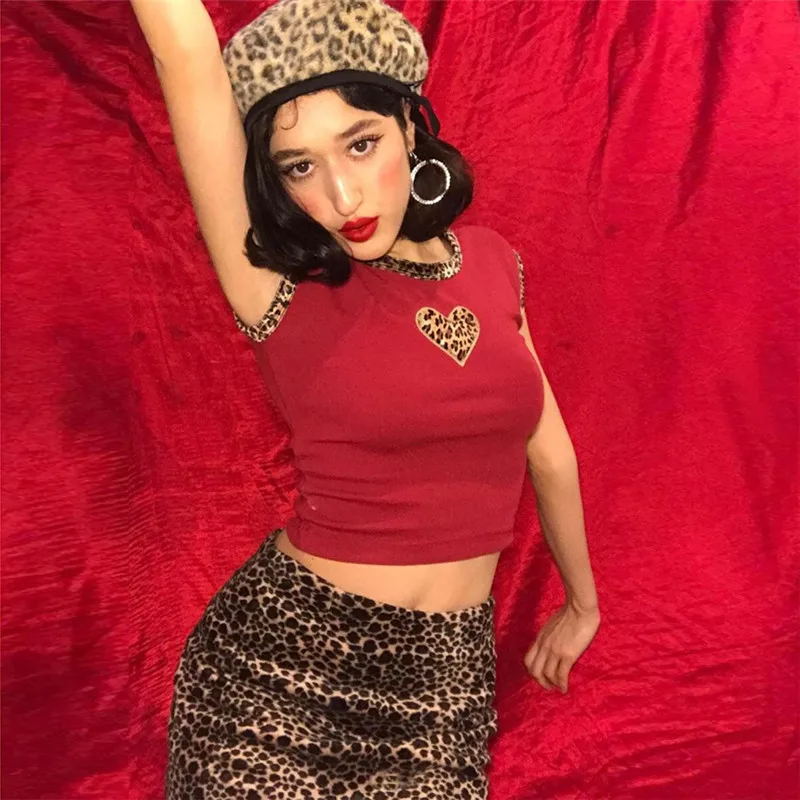 2019 New Summer Blockbuster Leopard-print Short Sleeve Hidden T-shirt for Women Sexy crop top Streetwear harajuku gothic
2019 New Summer Blockbuster Leopard-print Short Sleeve Hidden T-shirt for Women Sexy crop top Streetwear harajuku gothic