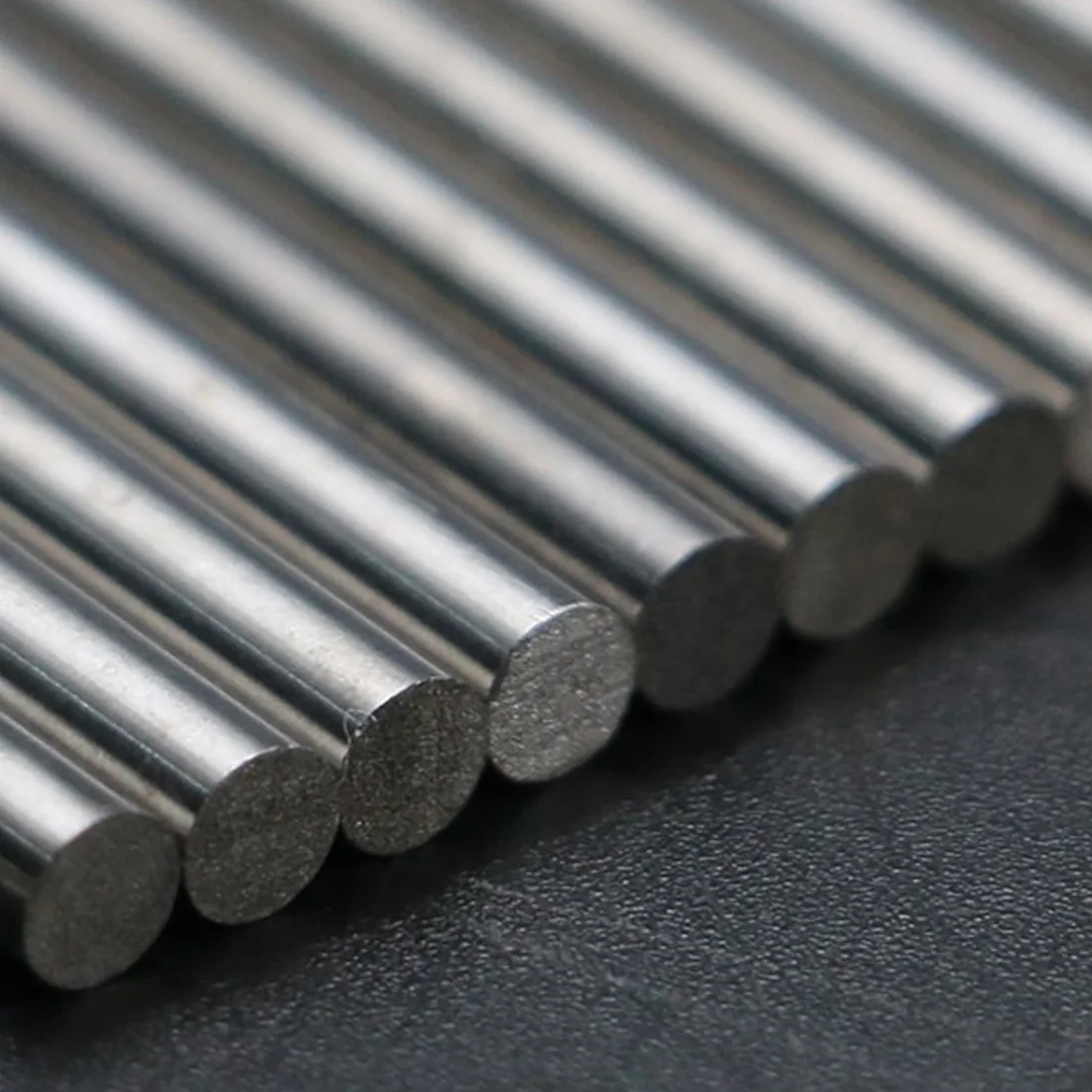 никелевые трубы нв3э. лом титана. круг aisi 201. алюминиевый стержень. титановый объект.