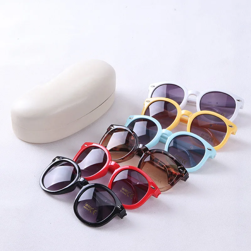 

2pcs/lot Rivets Cute children boys girls Sunglasses Candy color kids sunglasses 2017 arrow leg eyewear Retro Gafas oculos n703